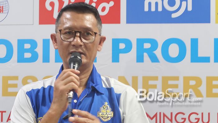Asisten pelatih Jakarta LavAni Allo Bank, Samsul Jais, berbicara saat konferensi pers setelah pertandingan melawan Jakarta STIN BIN pada final four Proliga 2023 di GOR Sritex Arena, Solo, Jawa Tengah, 12 Maret 2023.