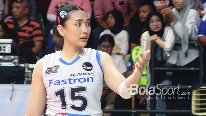 Pemain bintang Jakarta Pertamina Fastron, Yolla Yuliana, di sela-sela pertandingan menghadapi Bandung BJB Tandamata pada final four Proliga 2023 di GOR Sritex Arena, Solo, Jawa Tengah, 12 Maret 2023.