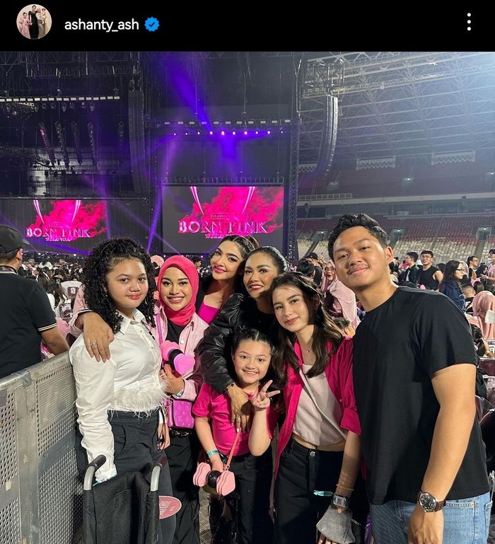 Ashanty dan Krisdayanti ikut nonton konser BLACKPINK di Jakarta.