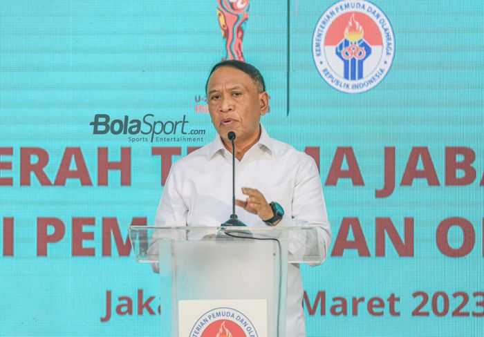 Zainudin Amali sedang memberikan sambutan dalam acara Serah Terima Jabatan Menteri Pemuda dan Olahraga Republik Indonesia di Kantor Kemenpora, Senayan, Jakarta, Kamis (16/3/2023).