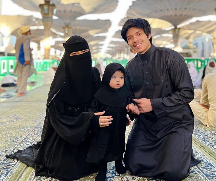 Jelang ramadhan 2023, Atta Halilintar dan keluarga pergi ke Tanah Suci