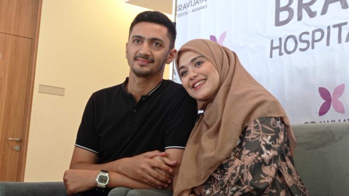 Vebby Palwinta dan Razi Bawazier di Rumah Sakit Brawijaya, Antasari, Jakarta Selatan, Jumat (17/3/2023).
