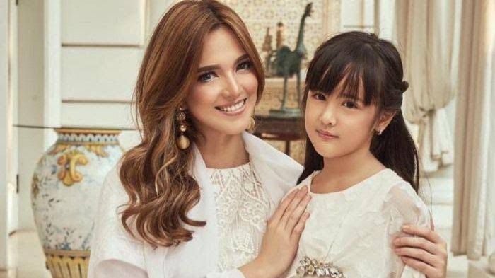 Nia Ramadhani dan Mikhayla