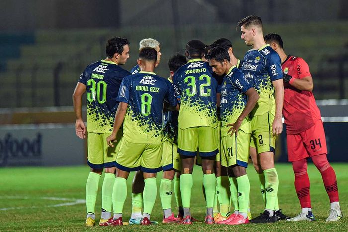 Skuad Persib Bandung saat melawan Dewa United pada pekan ke-31 Liga 1 2022/2023.