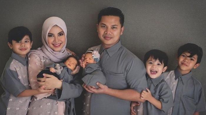 Ratna Galih dan keluarga