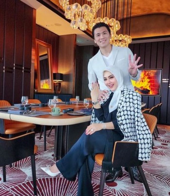 Syahrini dan Reino Barack