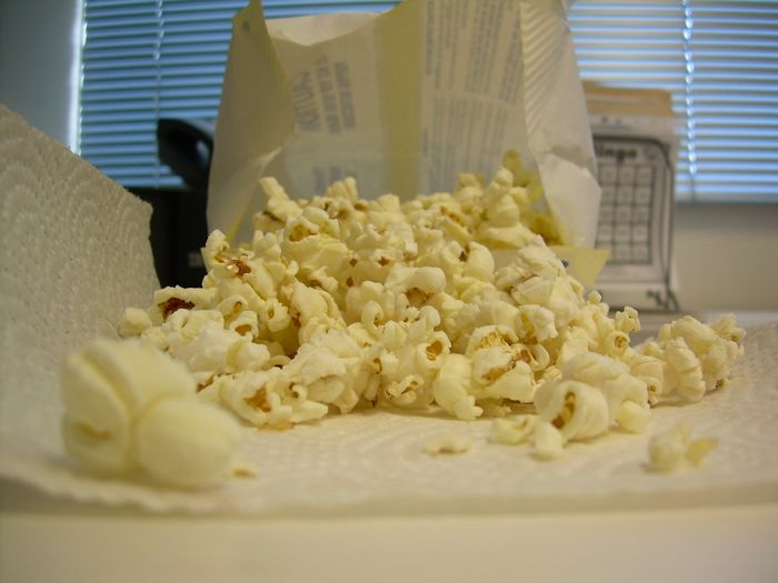 PFAS, bahan kimia yang persisten di lingkungan dan membahayakan kesehatan manusia, ditemukan dalam popcorn microwave yang Diekspor AS ke Indonesia