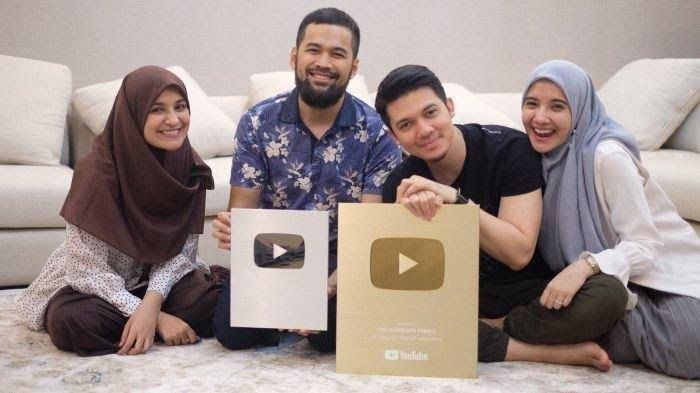 Teuku Wisnu dan Irwansyah bersama para istri
