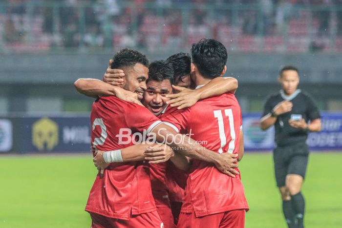 Pemain timnas Indonesia merayakan gol yang dicetak ke gawang Burundi pada FIFA Matchday, Sabtu (25/3/2023).