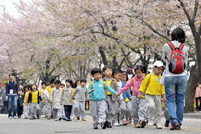 Jumlah anak yang lahir menurun di banyak negara, termasuk Korea Selatan.