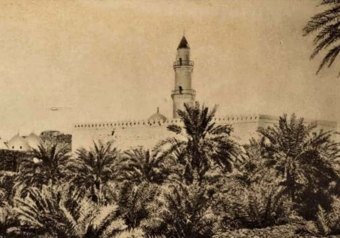 Masjid Quba berdiri sekitar tahun 662 atau abad ke-7 M, menjadi masjid pertama dan tertua di dunia.
