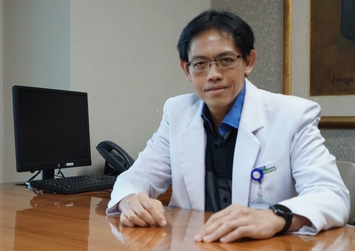 dr. Cosmas Rinaldi A. Lesmana, Ph.D., Sp.PD, KGEH, F.A.C.P, F.A.C.G