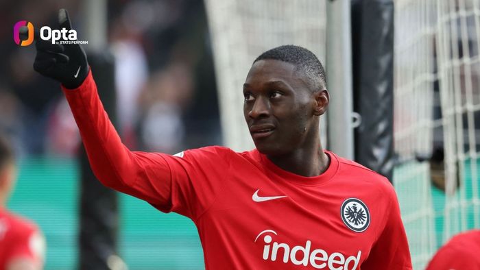 Penyerang Eintracht Frankfurt, Randal Kolo Muani, kabarnya masuk incaran Manchester United.