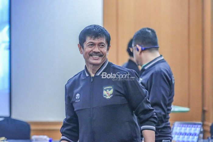 Pelatih timnas U-22 Indonesia, Indra Sjafri, saat ditemui dalam acara syukuran PSSI selamat dari sanksi FIFA di Hotel Sultan, Senayan, Jakarta, Jumat (7/4/2023) malam.