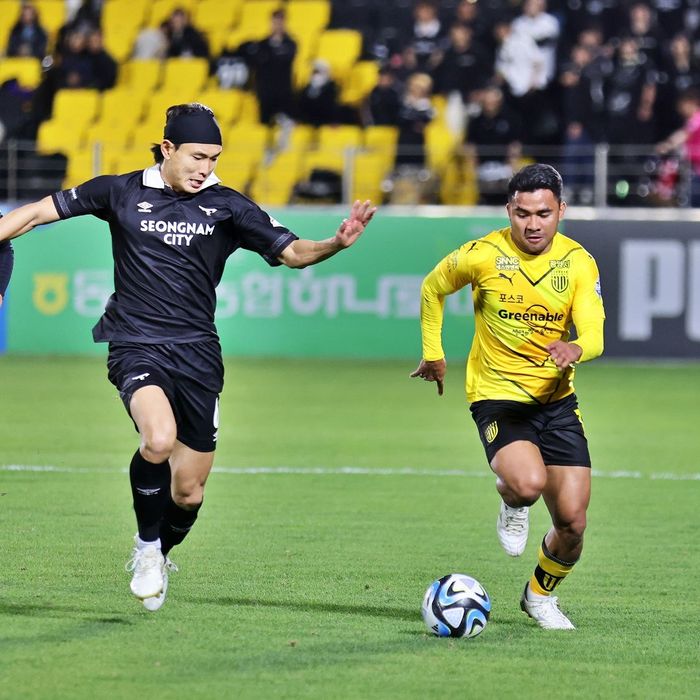 Bek Jeonnam Dragons, Asnawi Mangkualam, saat pertandingan melawan Seongnam FC, Sabtu (8/4/2023).