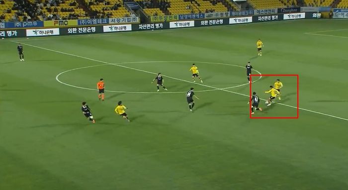 Asnawi Mangkualam saat melepas assist dari posisi bek kiri dalam laga Jeonnam Dragons vs Seongnam FC (8/4/2023). 