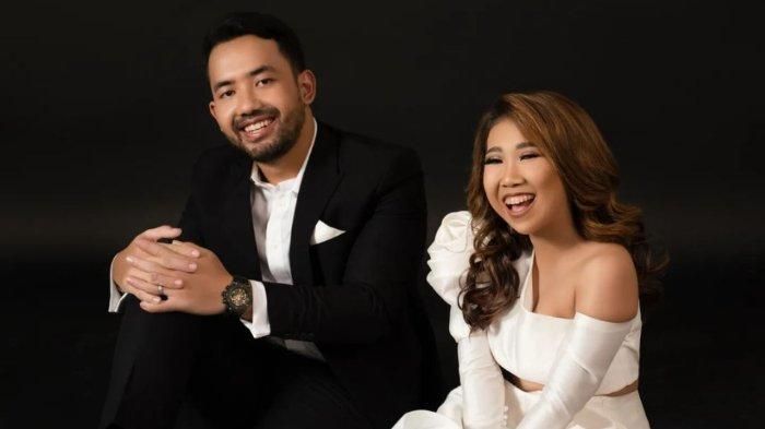 Kiky  Saputri dan suami