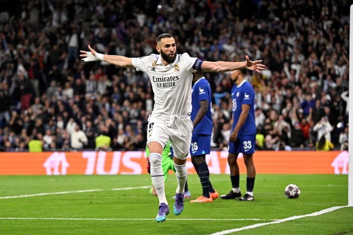 Striker Real Madrid, Karim Benzema, merayakan gol ke gawang Chelsea dalam laga leg pertama perempat final Liga Champions di Stadion Santiago Bernabeu, Rabu (12/4/2023).