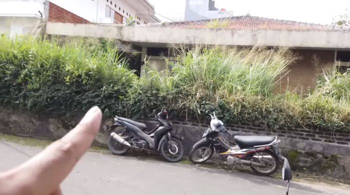 Tampak depan rumah Cut Keke yang terbengkalai. 