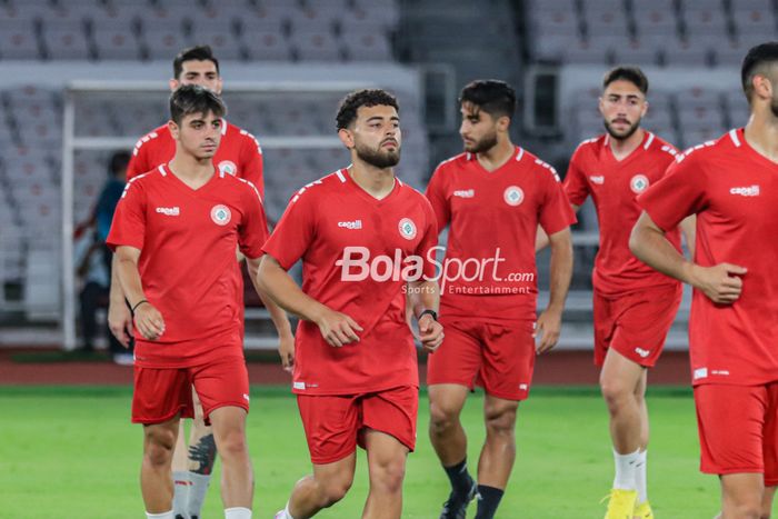 Sejumlah pemain timnas U-22 Lebanon sedang berlatih di Stadion Utama Gelora Bung Karno, Senayan, Jakarta, Kamis (13/4/2023) malam.