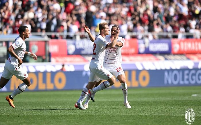 Gelandang AC Milan, Tommaso Pobega, merayakan gol ke gawang Bologna dalam giornata 30 Liga Italia 2022-2023 di Stadion Renato dall'Ara, Sabtu (15/4/2023).