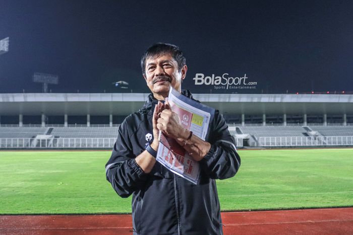 Pelatih timnas U-22 Indonesia, Indra Sjafri, saat ditemui di Stadion Madya, Senayan, Jakarta, Rabu (19/4/2023) malam.