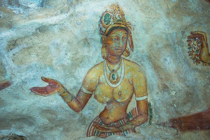 Salah satu figur perempuan di Sigiriya abad kelima, benteng kuno di atas batu besar di Srilangka.