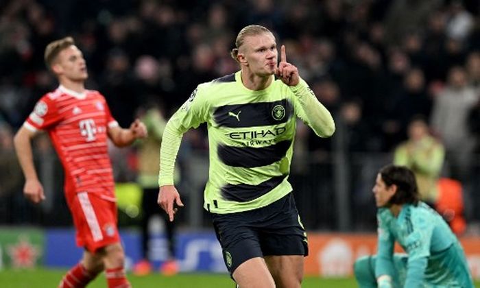 Selebrasi striker Manchester City, Erling Haaland, setelah mencetak gol ke gawang Bayern Muenchen dalam laga leg kedua babak perempat final Liga Champions, Rabu (19/4/2023) di Allianz Arena.