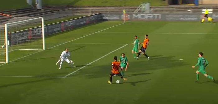 Marselino Ferdinan saat mecetak gol perdana untuk KMSK Deinze di Liga Belgia ke gawang Virton (22/4/2023). 