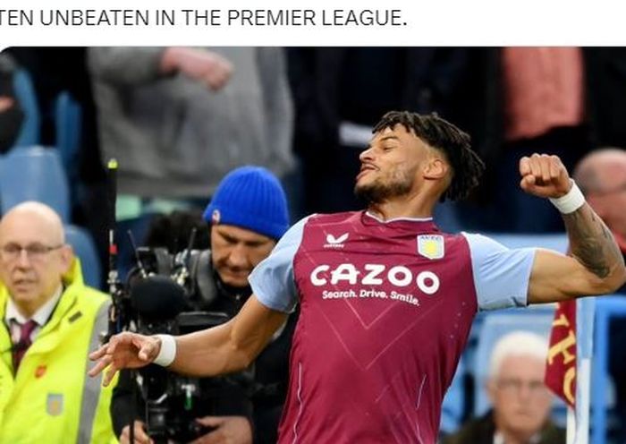 Bek tengah Aston Villa, Tyrone Mings, merayakan gol ke gawang Fulham dalam laga Liga Inggris di Stadion Villa Park, Selasa (25/4/2023).