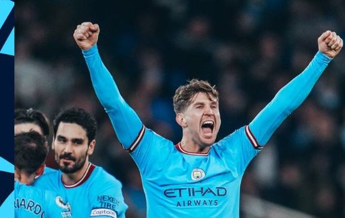 Bek Manchester City, John Stones, merayakan gol ke gawang Arsenal dalam laga Liga Inggris di Stadion Etihad, Rabu (26/4/2023).