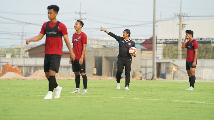 Timnas U-22 Indonesia menjalani sesi latihan di The Dream Visakha Training Camp, Phnom Penh, Rabu (26/4/2023).
