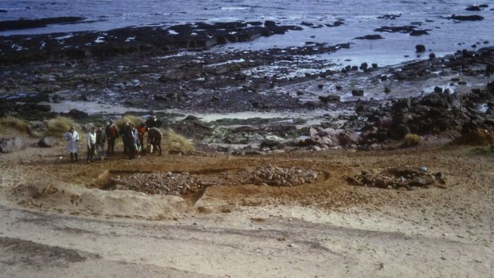 Foto penggalian Lundin Links tahun 1965 yang menunjukkan penguburan suku Pict.