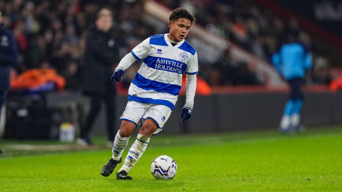 Pemain Timnas U-22 Filipina, Jaime Sacopon saat bermain di Queens Park Rangers di Piala FA Youth pada tahun 2022 lawan Bournemouth