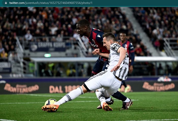 Arkadiusz Milik gagal mencetak gol penalti pada menit ke-31 dalam hasil seri 1-1 Juventus kontra Bologna.