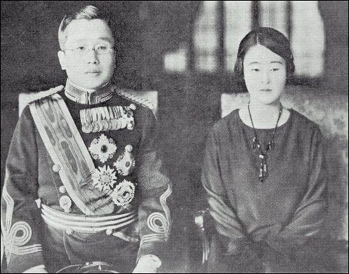 Orang tua Yiku, Yi Un dan Masako Nashimoto.