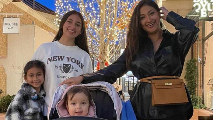 Camilla Oceans saat jalan bareng saudara sambungnya.