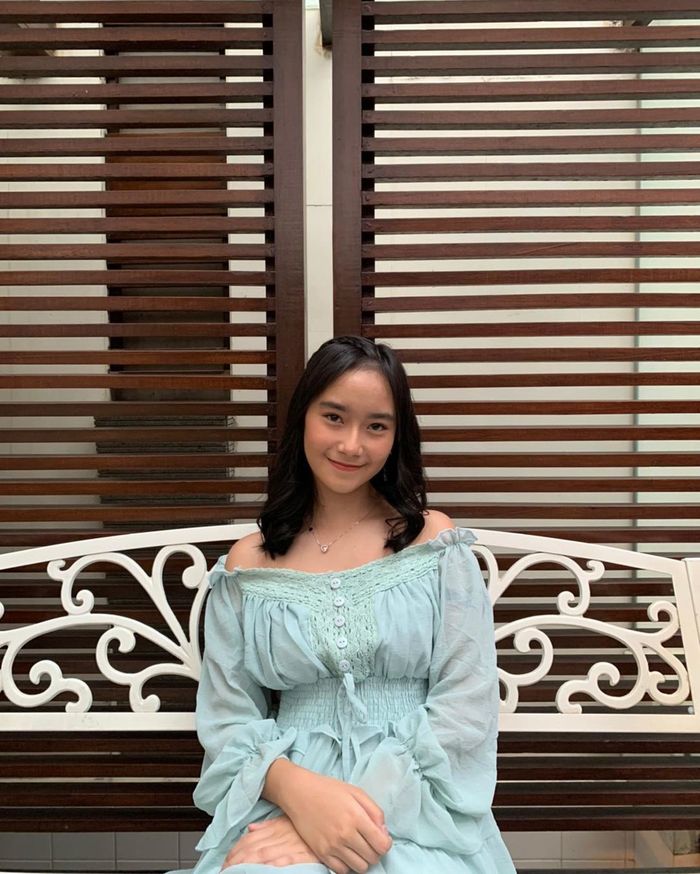 3 Outfit Freya JKT48 Pakai Off Shoulder yang Bikin Terlihat Manis  