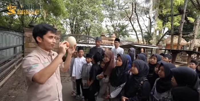 Aslhad Ahmad edukasi anak yatim soal satwa liar.