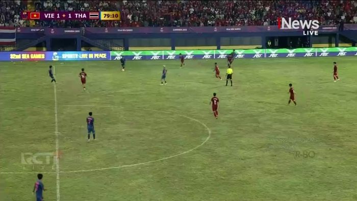 Pertandingan Timnas U-22 Thailand vs Timnas U-22 Vietnam dalam laga terakhir penyisihan Grup B SEA Games 2023, di Visakha Stadium, Phnom Penh, Kamboja, Kamis (11/5/2023).