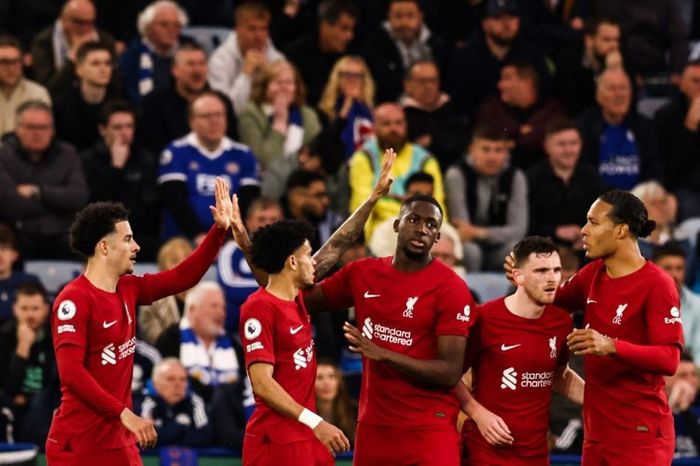 Para pemain Liverpool saat merayakan gol Curtis Jones ke gawang Leicester City pada lanjutan Liga Inggris 2022-2023. The Reds gagal lolos ke Liga Champions musim depan.