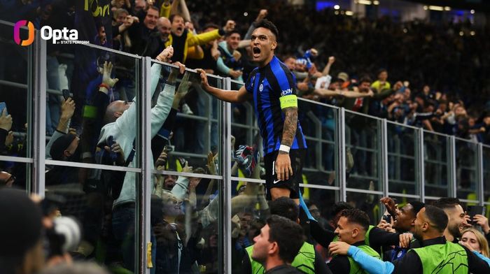 Lautaro Martinez merayakan gol ke gawang AC Milan dalam leg 2 babak semifinal Liga Champions 2022-2023 di Stadion Giuseppe Meazza, Selasa (16/5/2023).