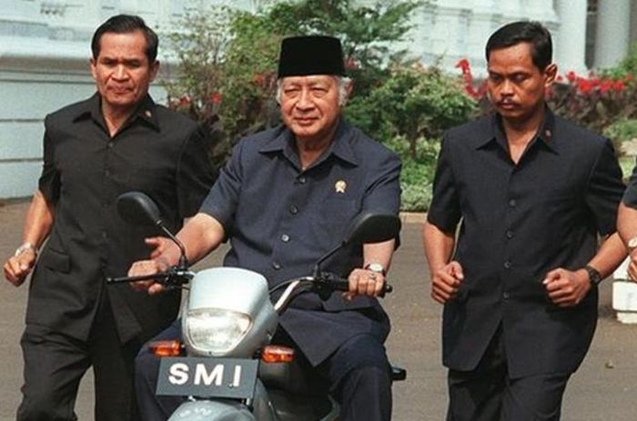Simak profil Soeharto, Presiden ke-2 Republik Indonesia yang resmi ditetapkan sebagai pahlawan nasional. 