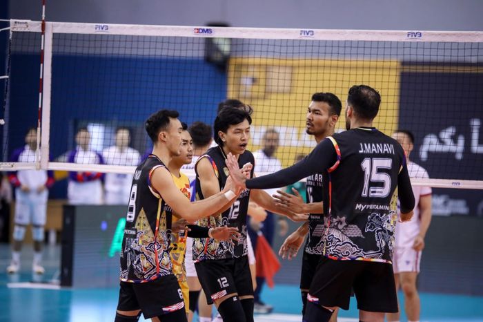 Selebrasi para pemain Jakarta Bhayangkara Presisi saat menghadapi Bayangkhongor Crowd Geo VC (Mongolia) pada perempat final AVC Cup 2023 di Bahrain, Kamis (18/5/2023)