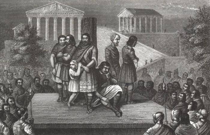 Dalam catatan sejarah Romawi kuno, status sosial paling rendah adalah para budak. Hukum Romawi menetapkan budak sebagai properti, bukan manusia.