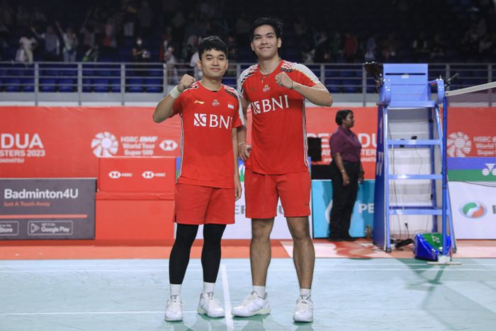 Pasangan ganda putra, Leo Rolly Carnando/Daniel Marthin, berpose usai menyelesaikan pada babak perempat final Malaysia Masters 2023 di Axiata Arena, Kuala Lumpur, Jumat, 26 Mei 2023