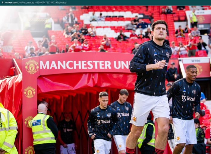 Atmosfer Stadion Old Trafford mendapat pengakuan dari kapten Manchester United, Harry Maguire.