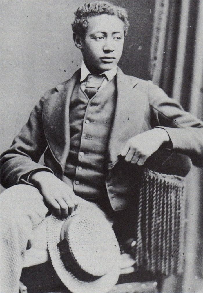 Pangeran Alemayehu ditempatkan di bawah asuhan perwira tentara Inggris Tristam Charles Sawyer Speedy. Ia mendapatkan pendidikan yang baik di Inggris.