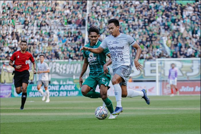 Suasana laga uji coba Persebaya Surabaya vs Bali United dalam pertandingan bertajuk 'Surabaya 730 Game' di Stadion Gelora Bung Tomo, Surabaya, Minggu (28/5/2023).