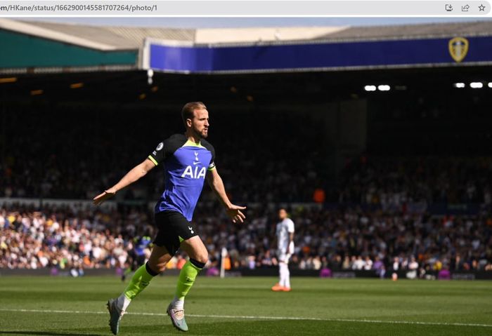 Penyerang Tottenham Hotspur, Harry Kane, merayakan gol ke gawang Leeds United pada pekan ke-38 Liga Inggris di Stadion Elland Road, Minggu (28/5/2023).